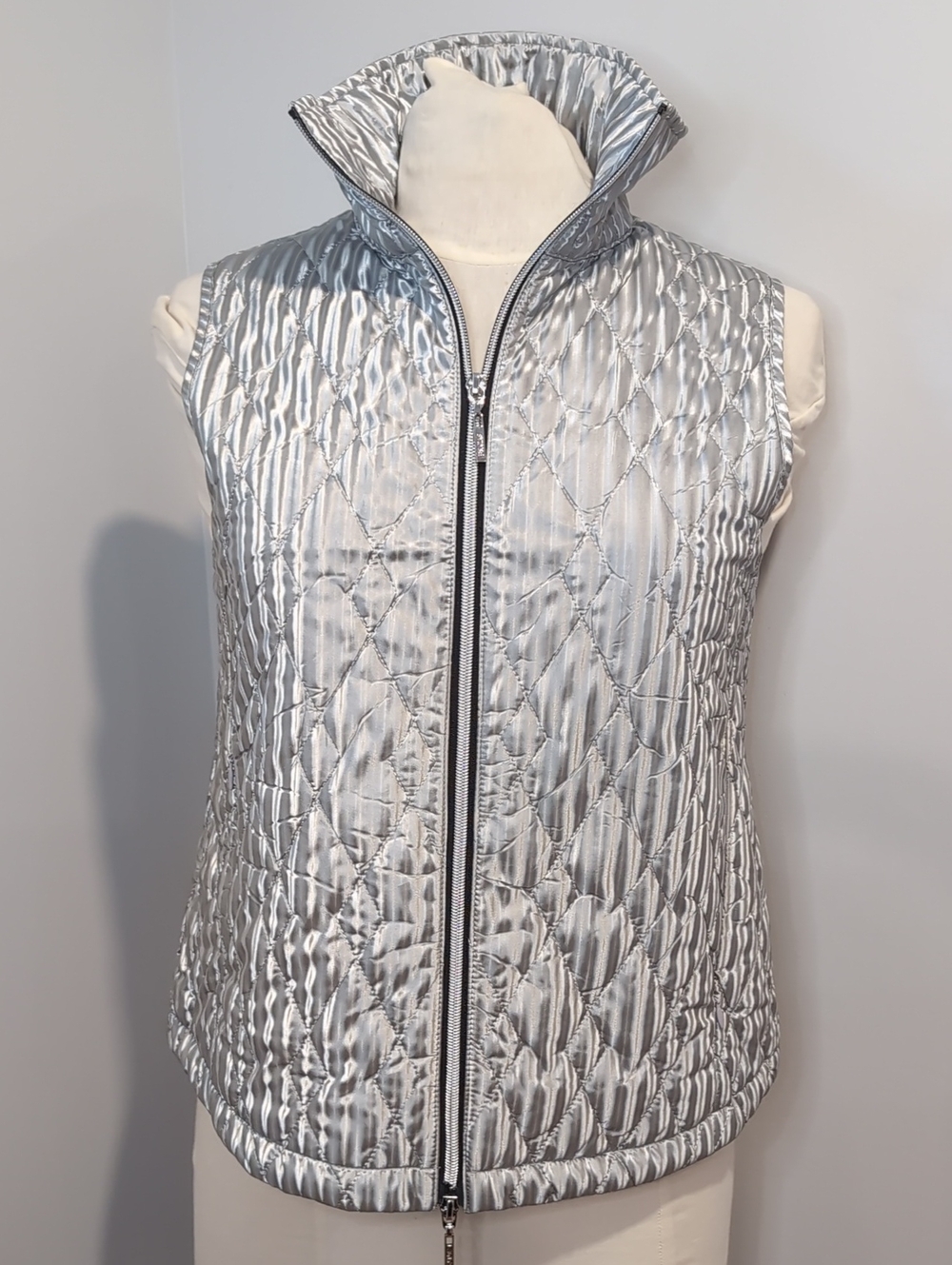 NWT Lyse Spenard Quilted Metallic Silver Sleeveless Vest Size XS